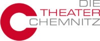 Das Logo der Theater Chemnitz. Graue und rote Schrift auf weißem Hintergrund mit einem großen C